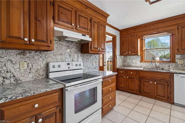 730 Beckley LN, Chesapeake, VA 23322