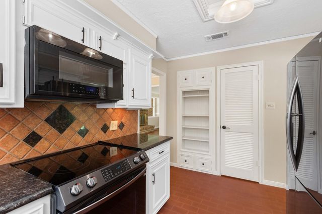 18639 Mink Lake Dr, Magnolia, TX 77355