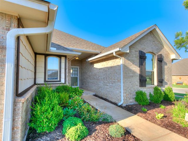 2932 NW 184th Street, Edmond, OK 73012