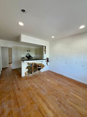 8-12 Leeds St, Boston, MA 02127