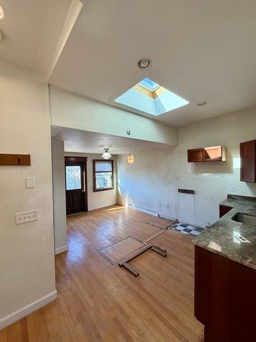 8-12 Leeds St, Boston, MA 02127