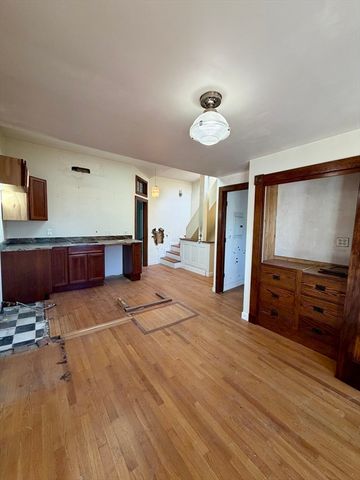 8-12 Leeds St, Boston, MA 02127