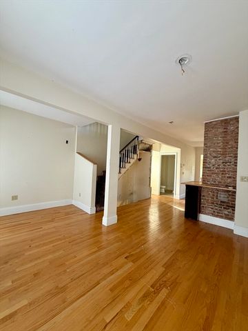 8-12 Leeds St, Boston, MA 02127