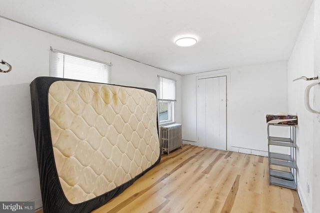 19 THATCHER RD, Frenchtown, NJ 08825