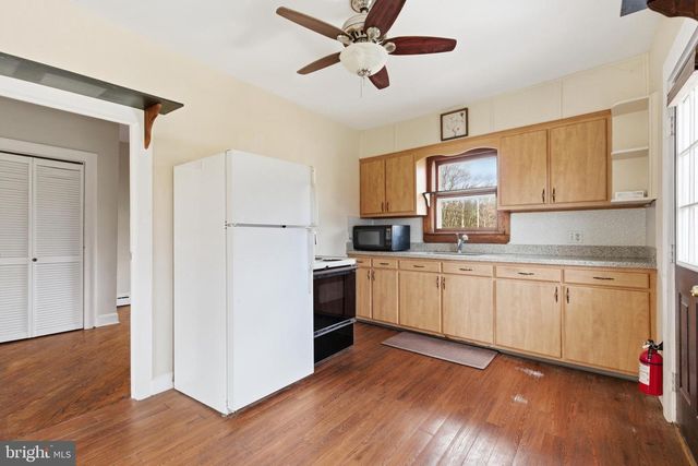 19 THATCHER RD, Frenchtown, NJ 08825