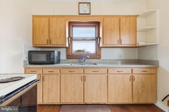 19 THATCHER RD, Frenchtown, NJ 08825