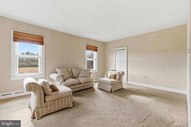 19 THATCHER RD, Frenchtown, NJ 08825