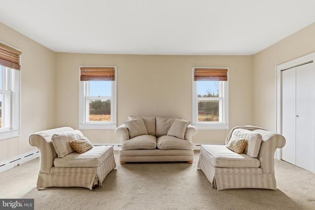 19 THATCHER RD, Frenchtown, NJ 08825