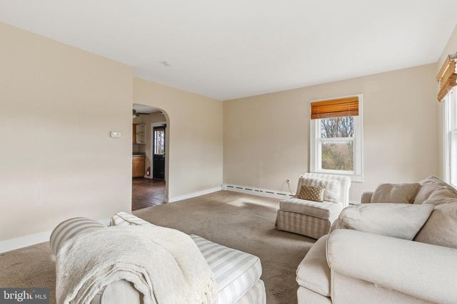 19 THATCHER RD, Frenchtown, NJ 08825