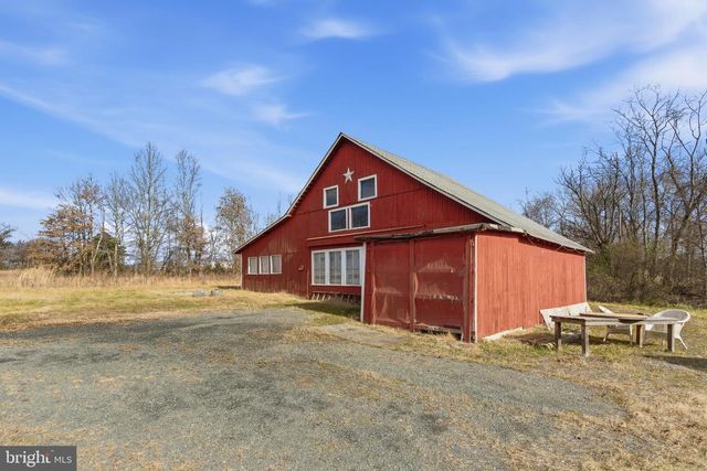 19 THATCHER RD, Frenchtown, NJ 08825