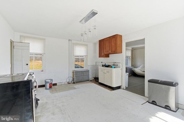 19 THATCHER RD, Frenchtown, NJ 08825