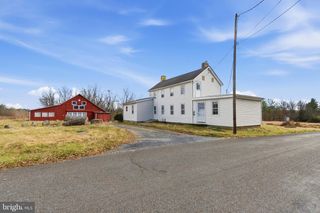 19 THATCHER RD, Frenchtown, NJ 08825