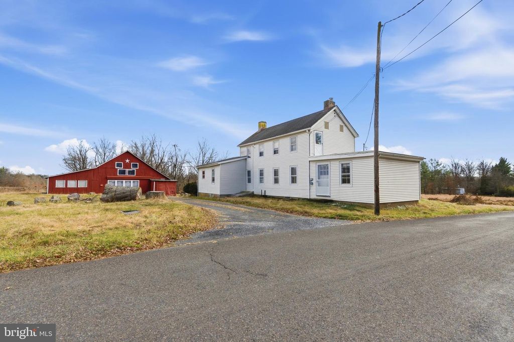 19 THATCHER RD, Frenchtown, NJ 08825