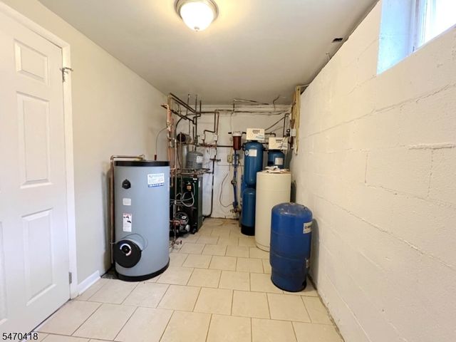 25 Kynor Ave, Hopatcong Boro, NJ 07874