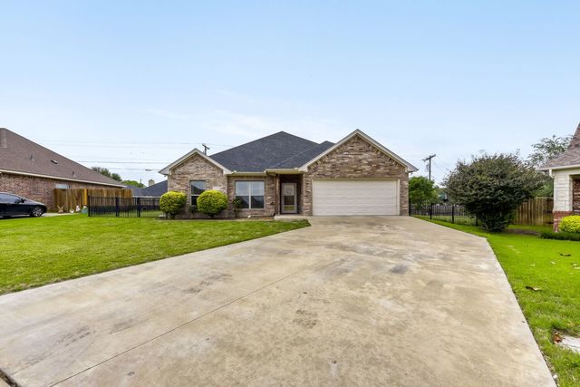 1604 Belle Plain Drive, Cleburne, TX 76033