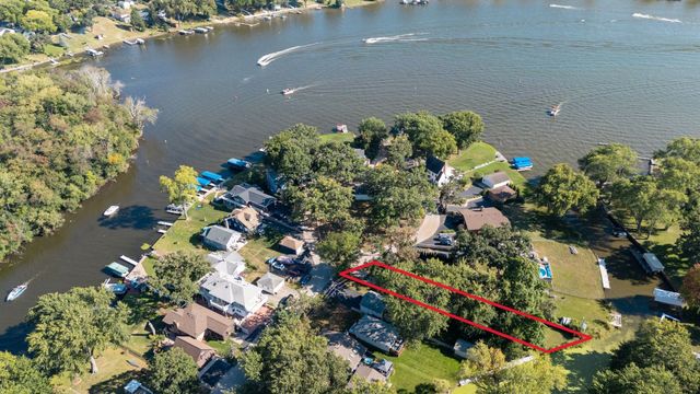 39450 N Circle Avenue, Antioch, IL 60002