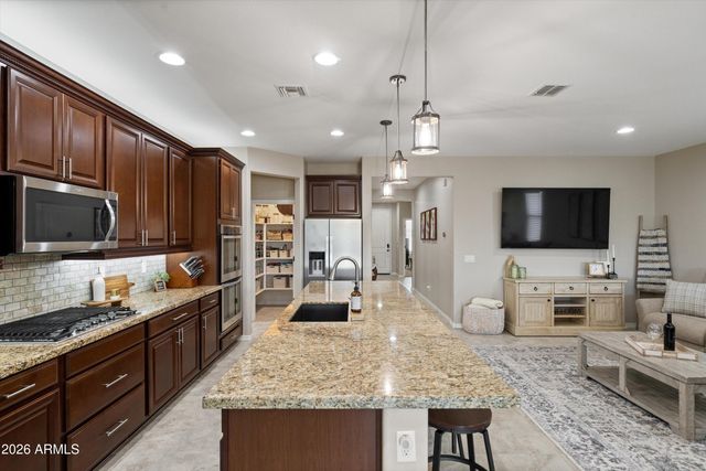 17569 W SUMMIT Drive, Goodyear, AZ 85338