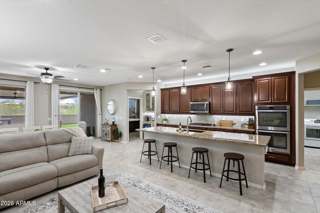17569 W SUMMIT Drive, Goodyear, AZ 85338