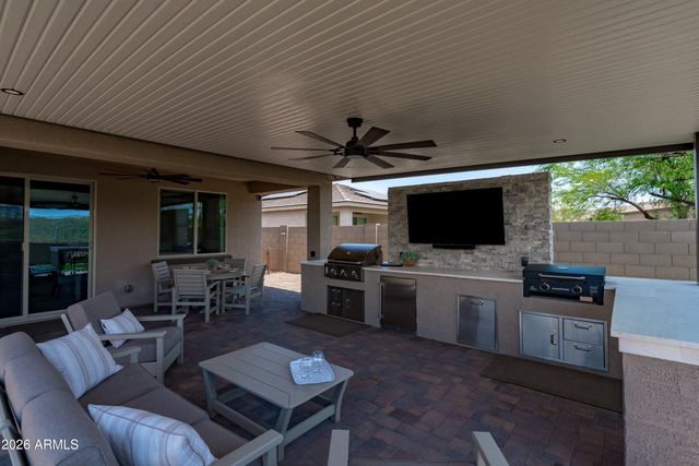 17569 W SUMMIT Drive, Goodyear, AZ 85338