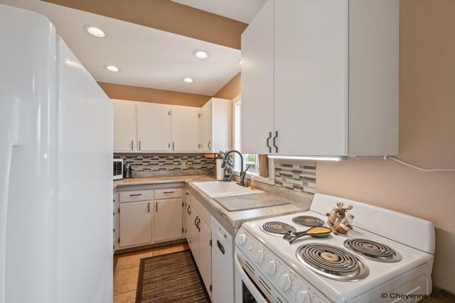 7425 WILLSHIRE BLVD, Cheyenne, WY 82009