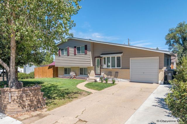 7425 WILLSHIRE BLVD, Cheyenne, WY 82009
