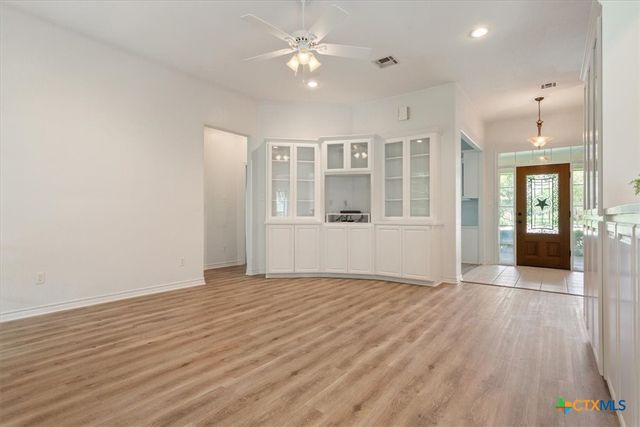 901 Salado Oaks Drive, Salado, TX 76571