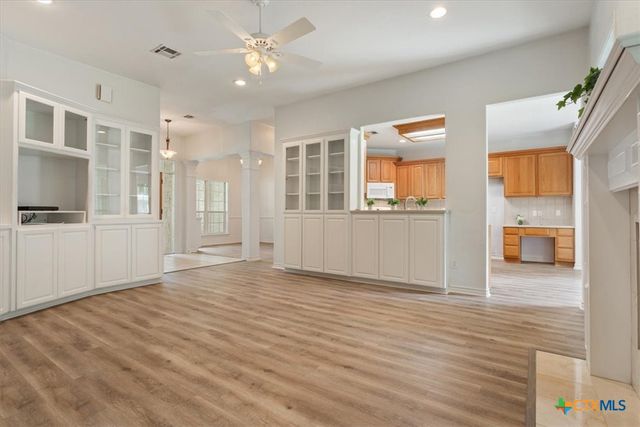 901 Salado Oaks Drive, Salado, TX 76571