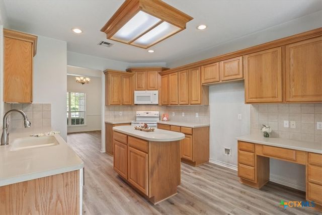 901 Salado Oaks Drive, Salado, TX 76571