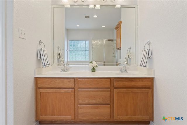 901 Salado Oaks Drive, Salado, TX 76571