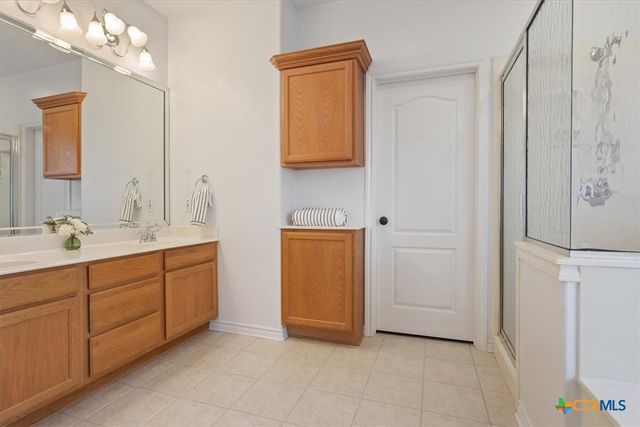 901 Salado Oaks Drive, Salado, TX 76571
