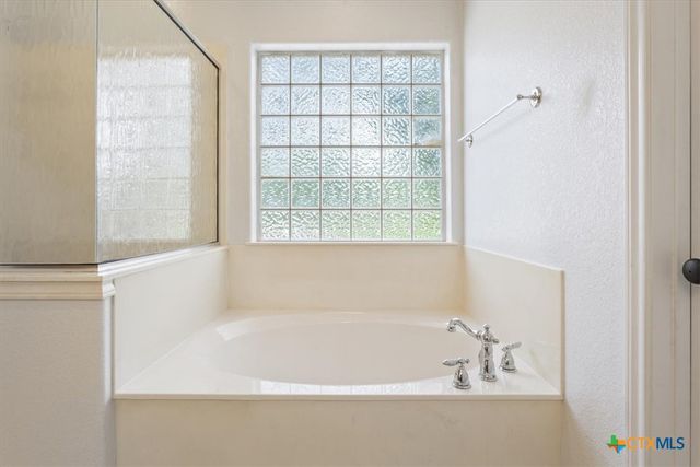 901 Salado Oaks Drive, Salado, TX 76571