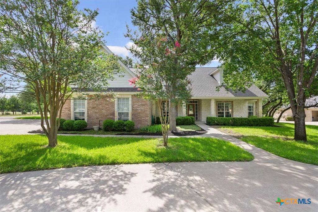 901 Salado Oaks Drive, Salado, TX 76571