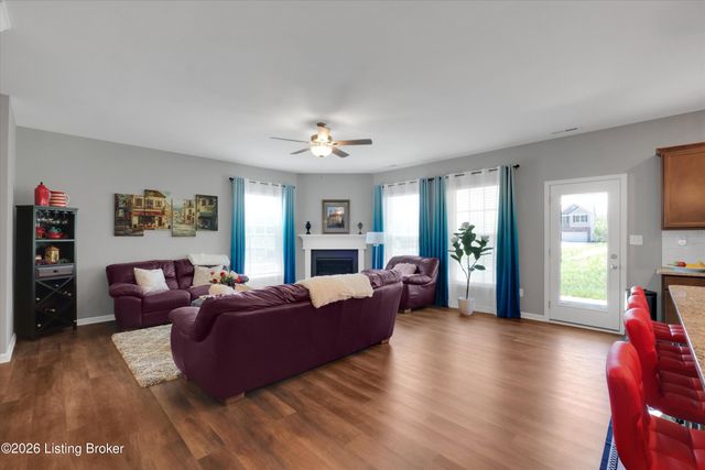 11901 Parkview Trace Dr, Louisville, KY 40229