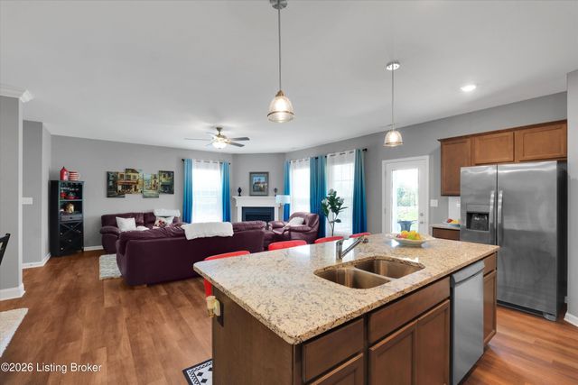 11901 Parkview Trace Dr, Louisville, KY 40229