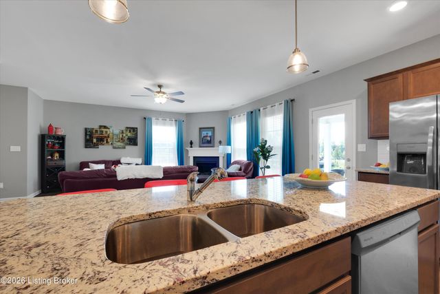 11901 Parkview Trace Dr, Louisville, KY 40229