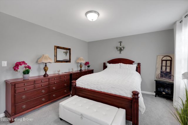 11901 Parkview Trace Dr, Louisville, KY 40229