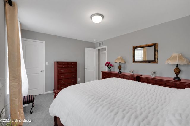 11901 Parkview Trace Dr, Louisville, KY 40229