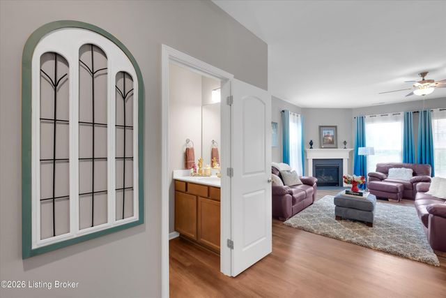 11901 Parkview Trace Dr, Louisville, KY 40229
