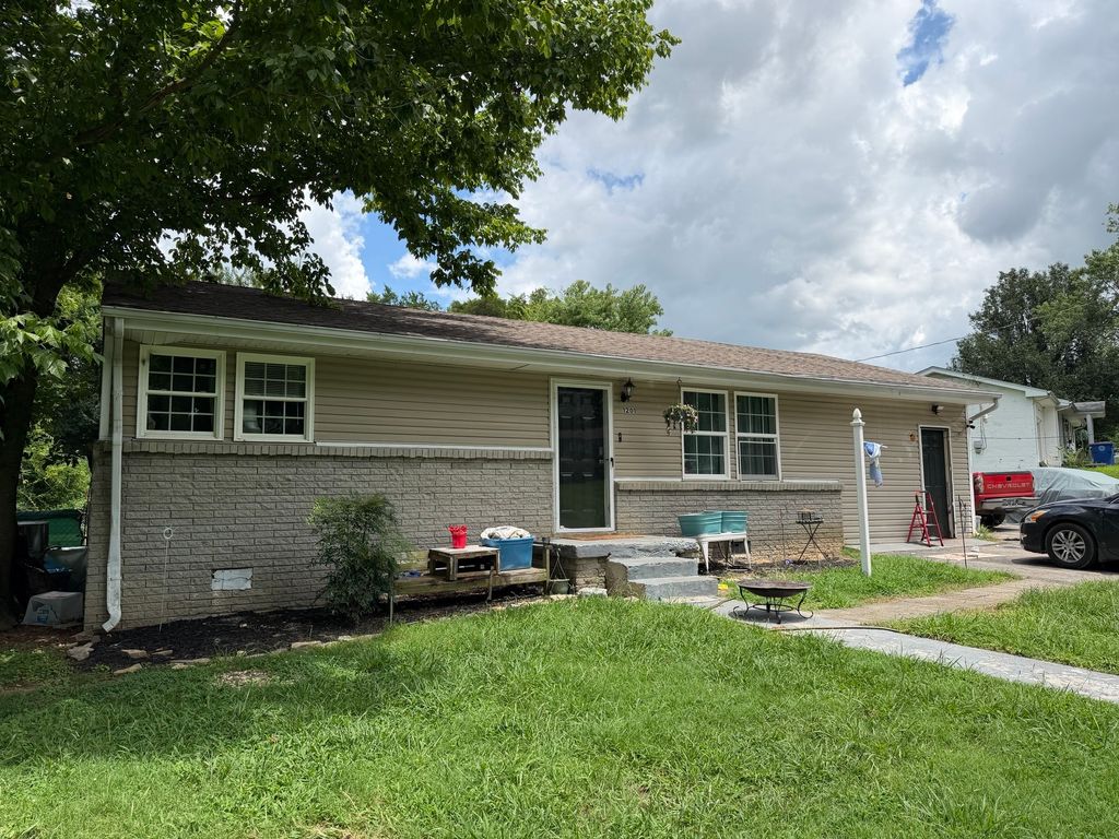 1201 Raby Ave, Shelbyville, TN 37160