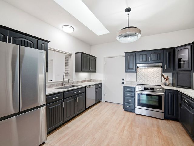 1044 Edinburgh, Kerrville, TX 78028