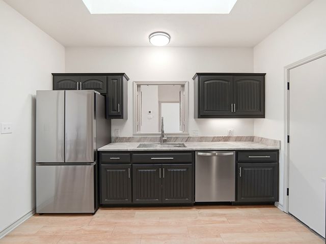 1044 Edinburgh, Kerrville, TX 78028