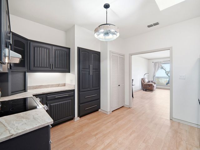 1044 Edinburgh, Kerrville, TX 78028