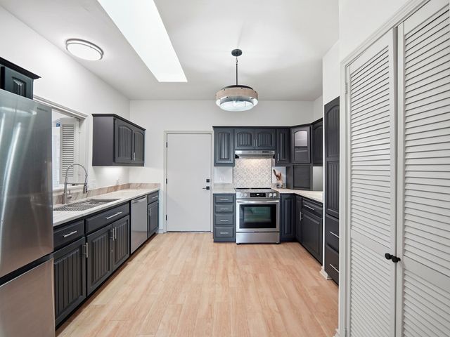 1044 Edinburgh, Kerrville, TX 78028