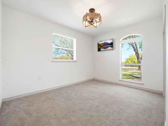 1044 Edinburgh, Kerrville, TX 78028