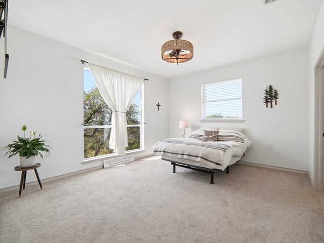 1044 Edinburgh, Kerrville, TX 78028