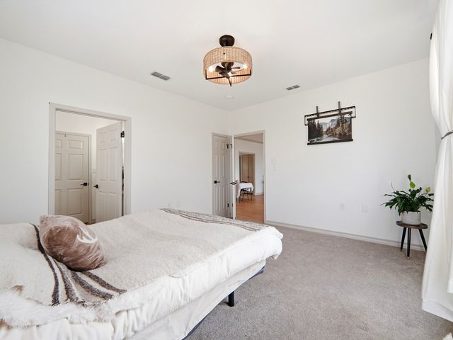 1044 Edinburgh, Kerrville, TX 78028