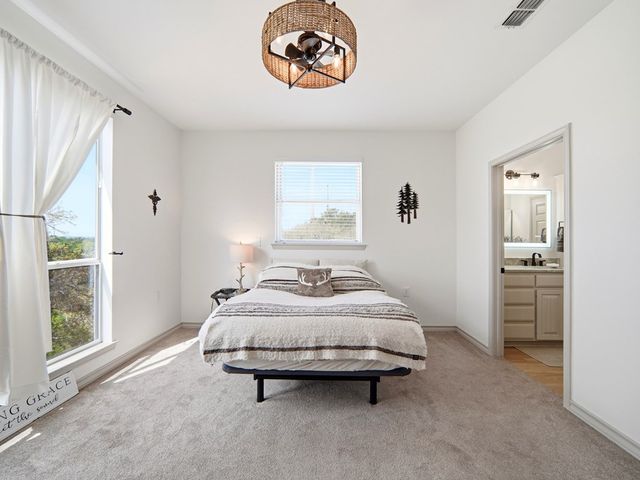 1044 Edinburgh, Kerrville, TX 78028