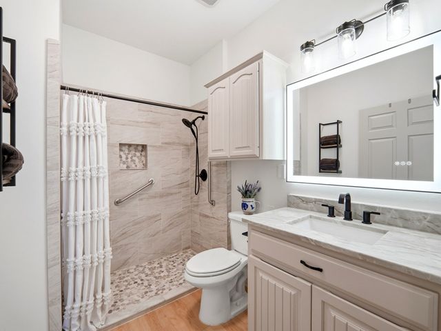 1044 Edinburgh, Kerrville, TX 78028