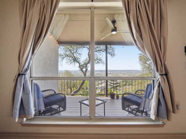 1044 Edinburgh, Kerrville, TX 78028