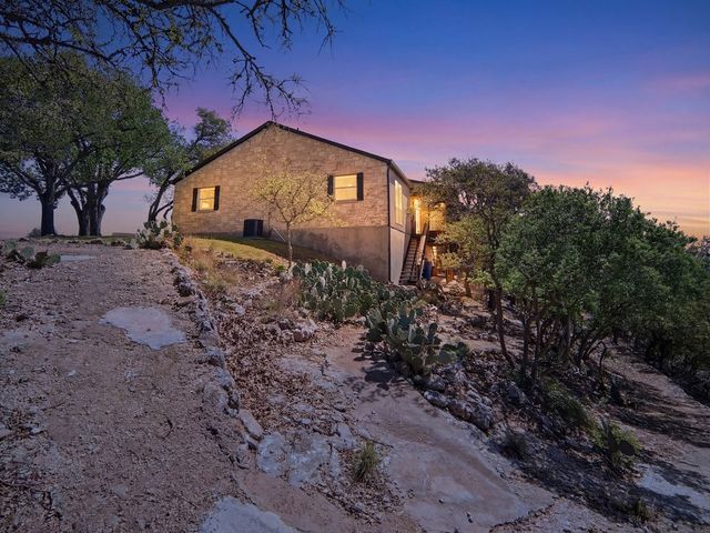 1044 Edinburgh, Kerrville, TX 78028